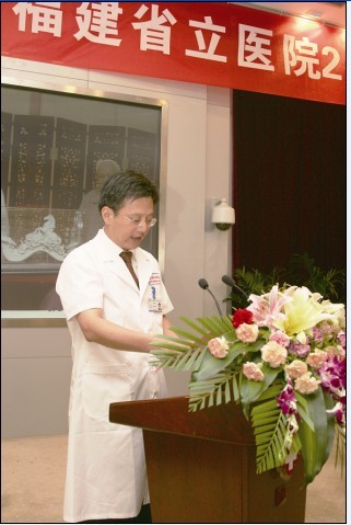 魏世超副书记宣读医院决定。