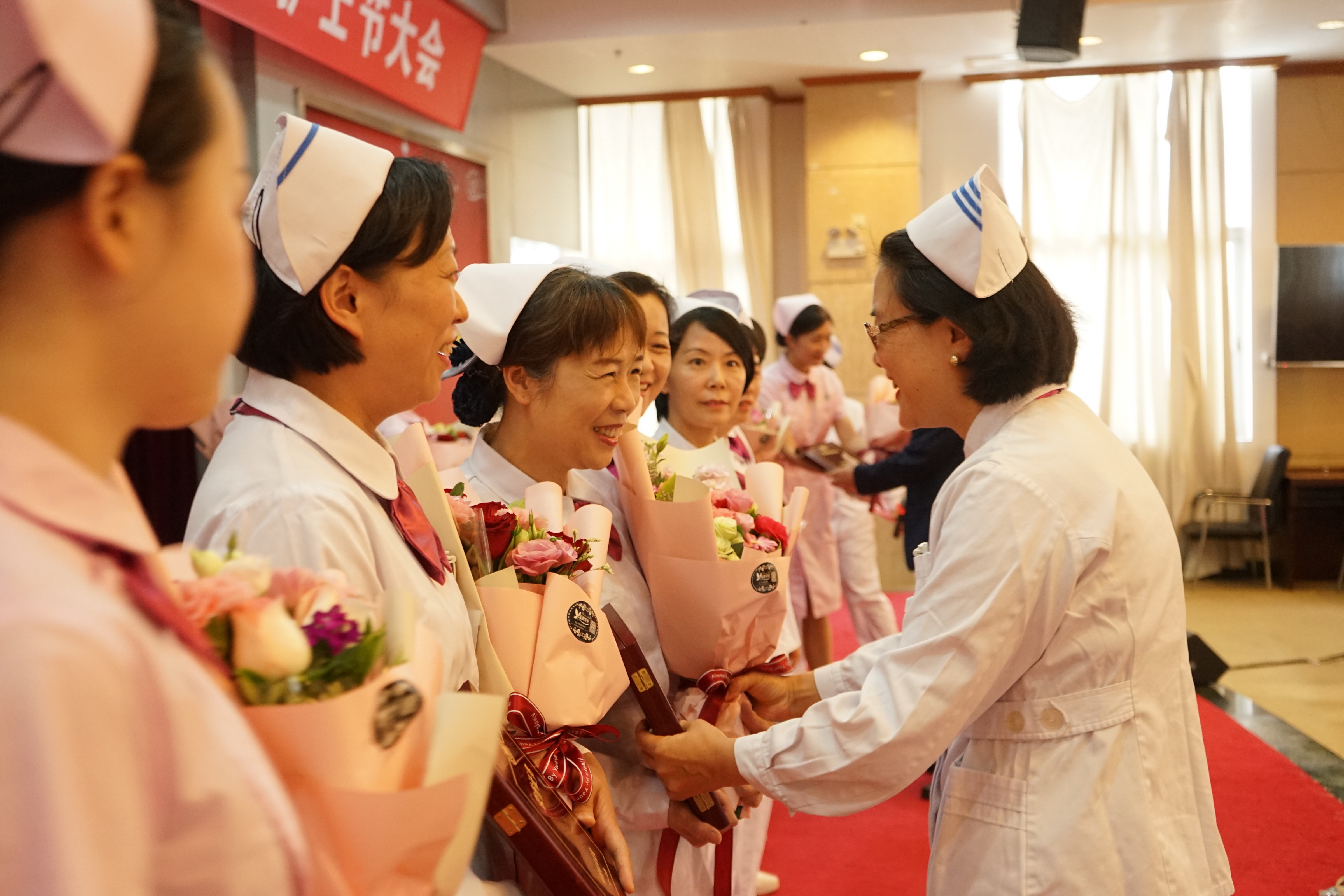 颁奖30年护龄护士3.JPG